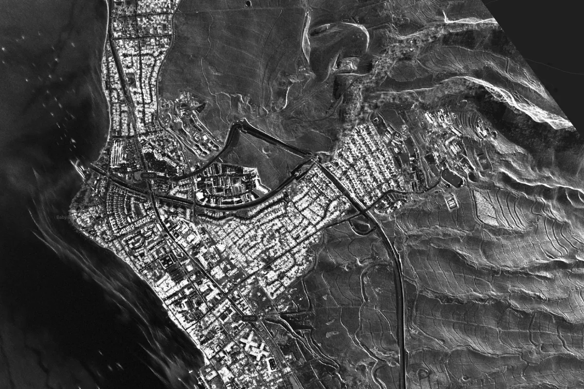 A map created in Felt showing building-level damage detected after an urban fire, combining ground assessments with satellite-based SAR imagery for comprehensive impact analysis.