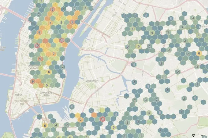 A Felt hexbin map of bike accident counts across Manhattan and Brooklyn, shaded from blue to orange